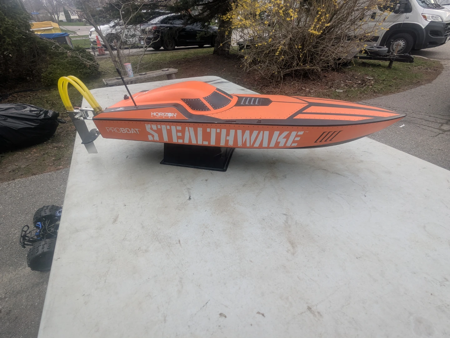 Proboat Stealthwake RC Boat, and other 2 boats and a RC car - photo 2