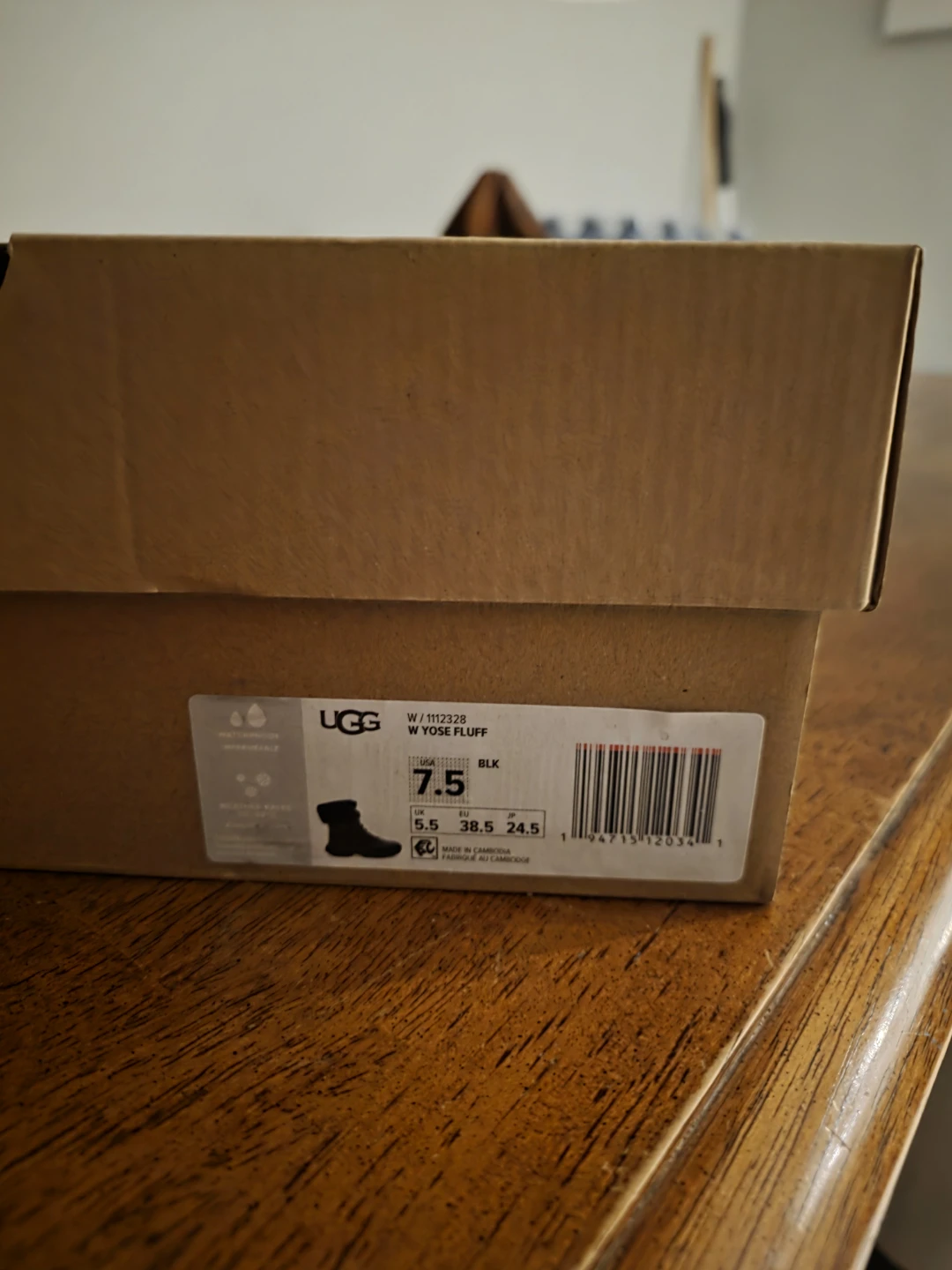UGG W Yose Fluff Boots Black Size 7.5