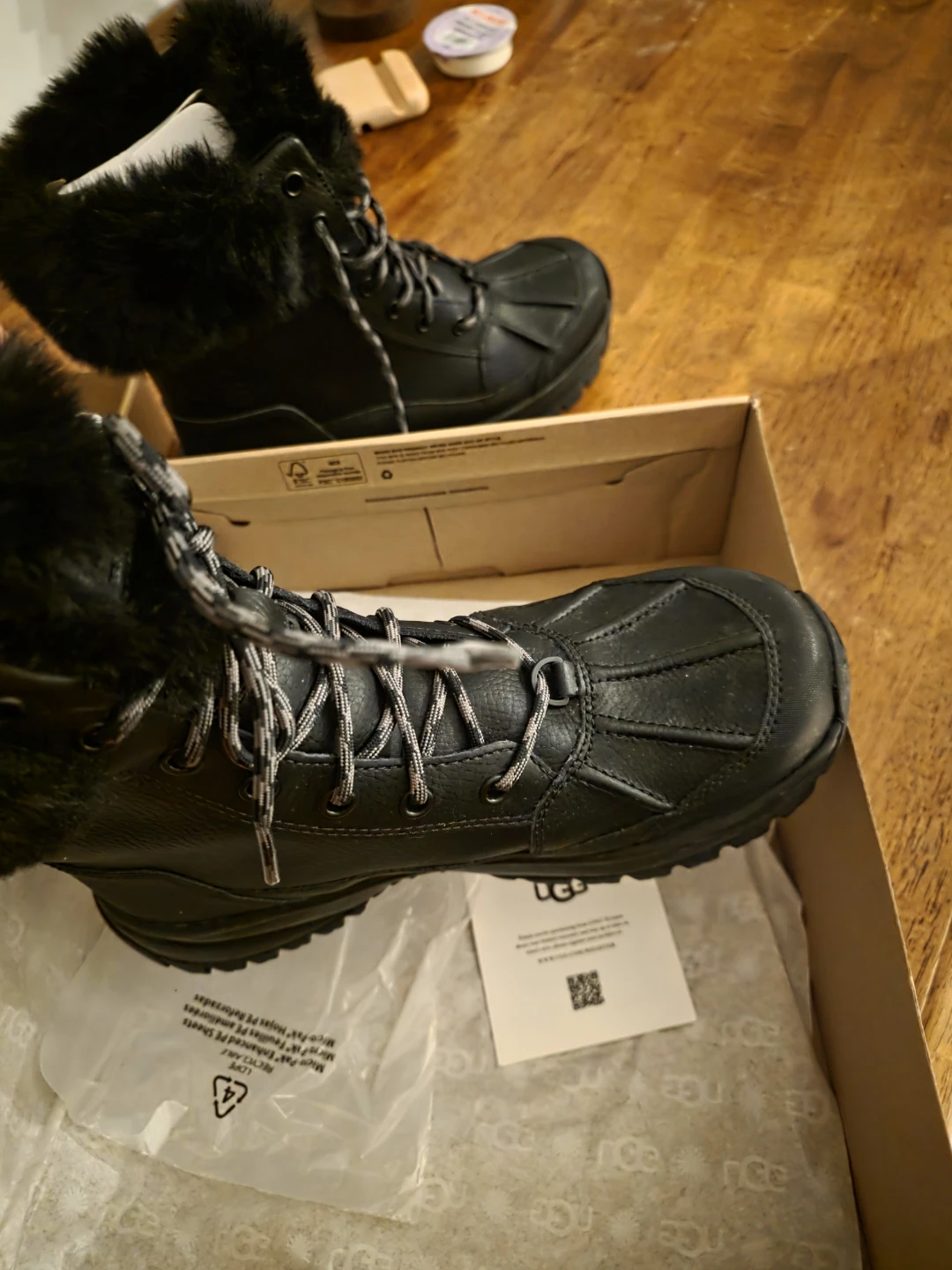 UGG W Yose Fluff Boots Black Size 7.5 - photo 3