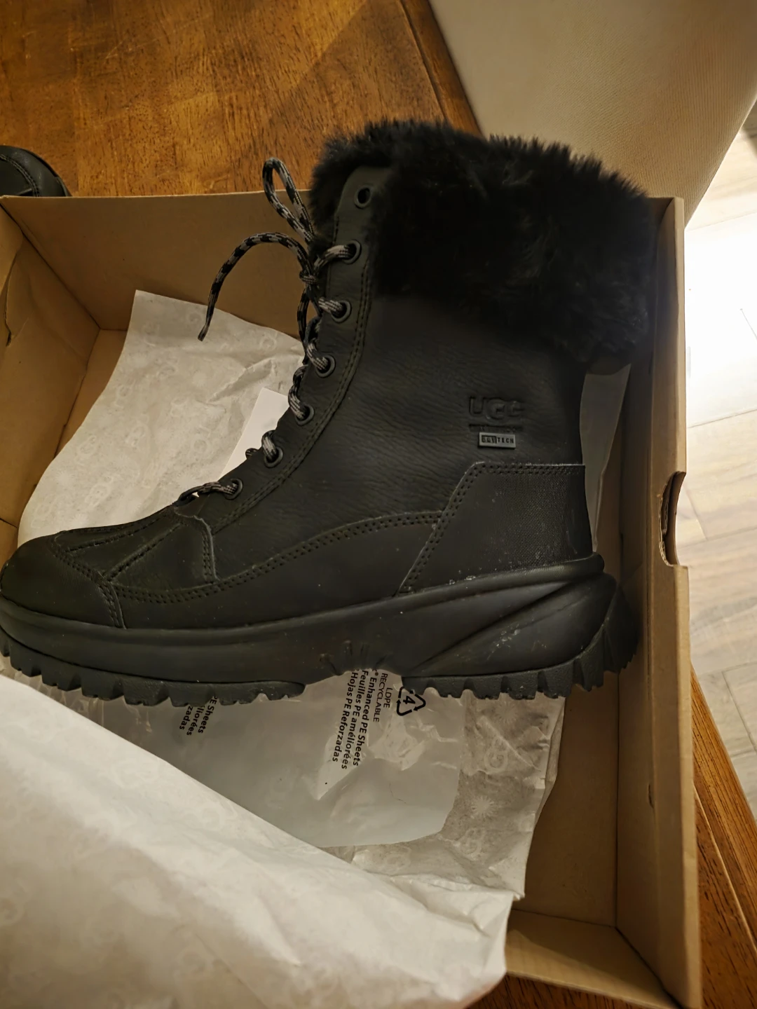 UGG W Yose Fluff Boots Black Size 7.5 - photo 4