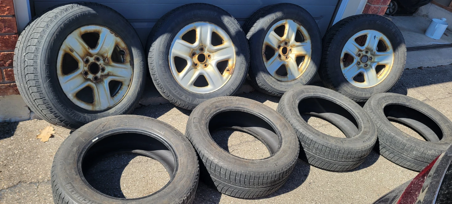 225 65 17 Michelin X-ice Latitude on rims - photo 3