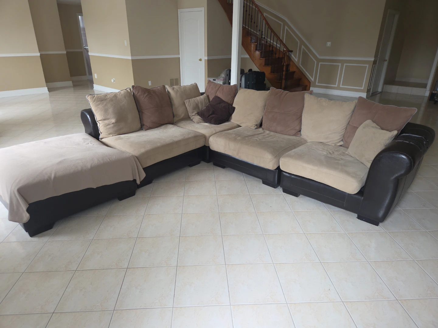 Sectional Sofa with Chaise