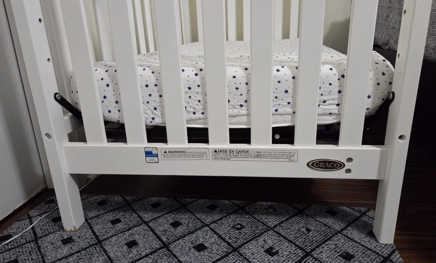 Graco White Convertible Crib with Safety 1st Double Mattress - photo 3