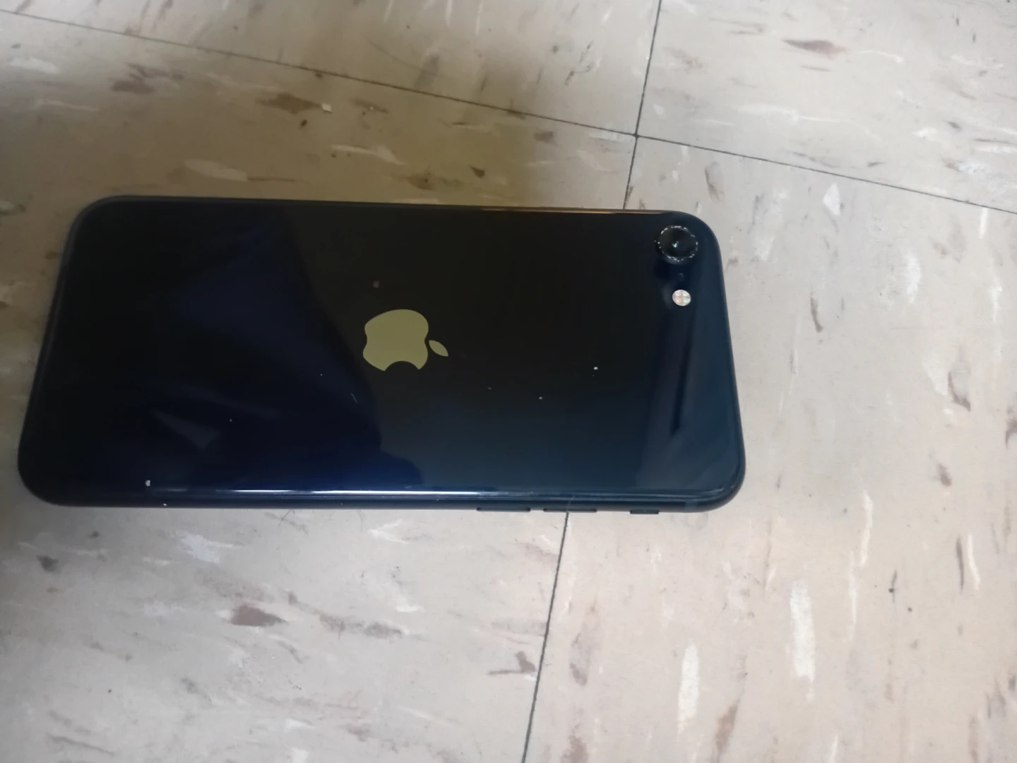 Apple iphone SE - photo 2