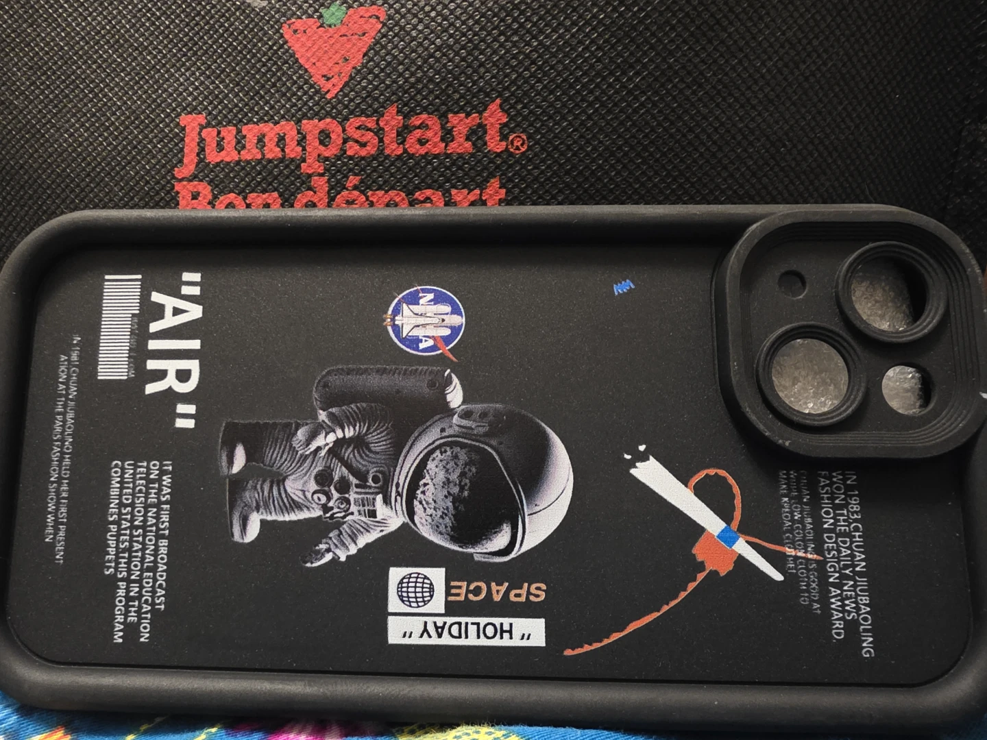 iPhone Case with Astronaut Design - photo 2
