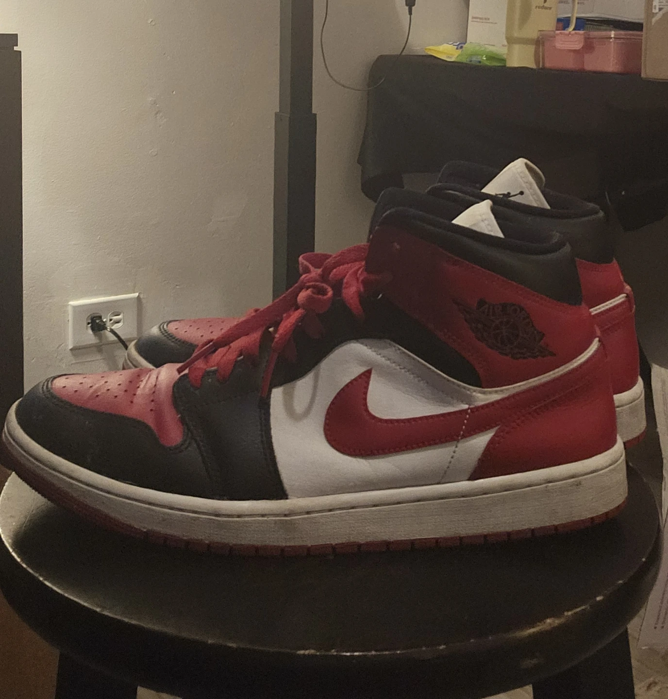 Nike Air Jordan 1 Mid Sneakers