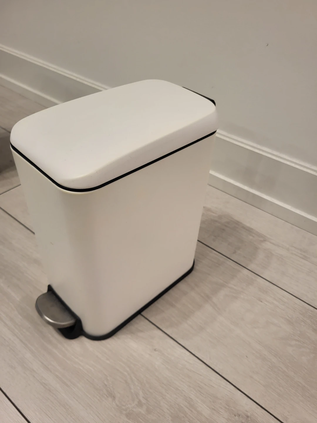 White Kitchen Step Bin - photo 2