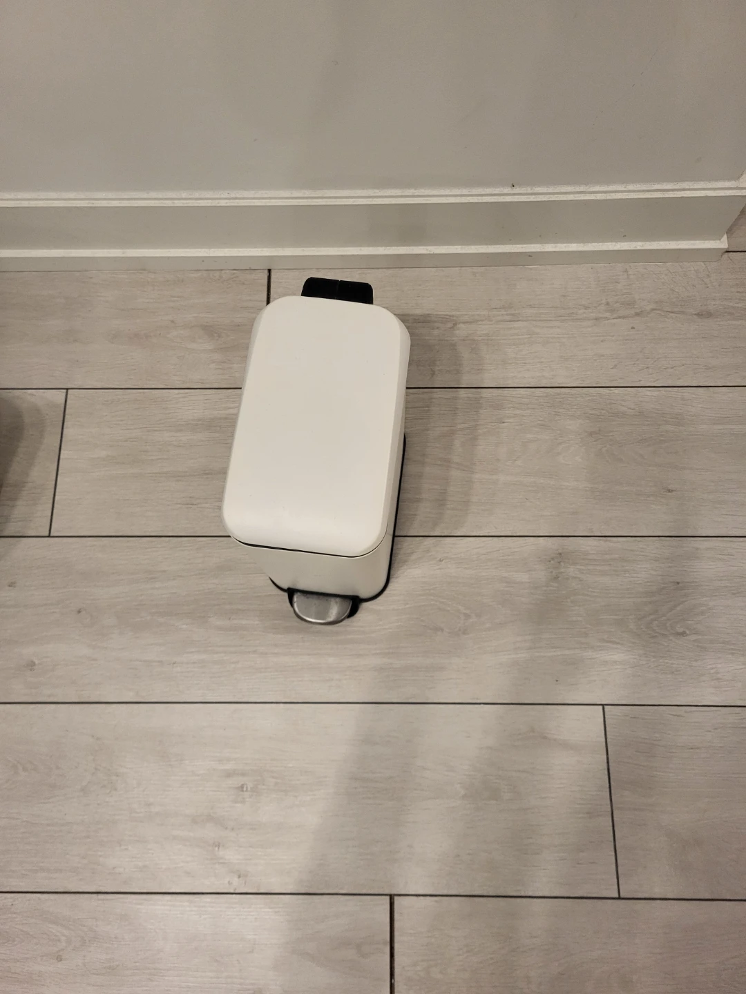 White Kitchen Step Bin - photo 3