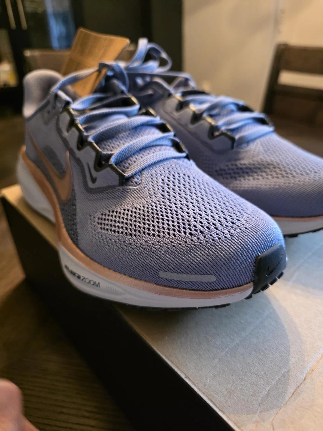 Womens New Nike Running Shoes 7.5 - photo 4