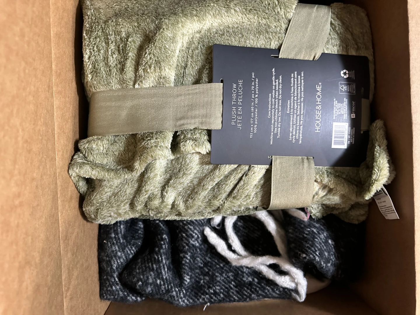 Garage sale at 8 silver maple ct, brampton - photo 2