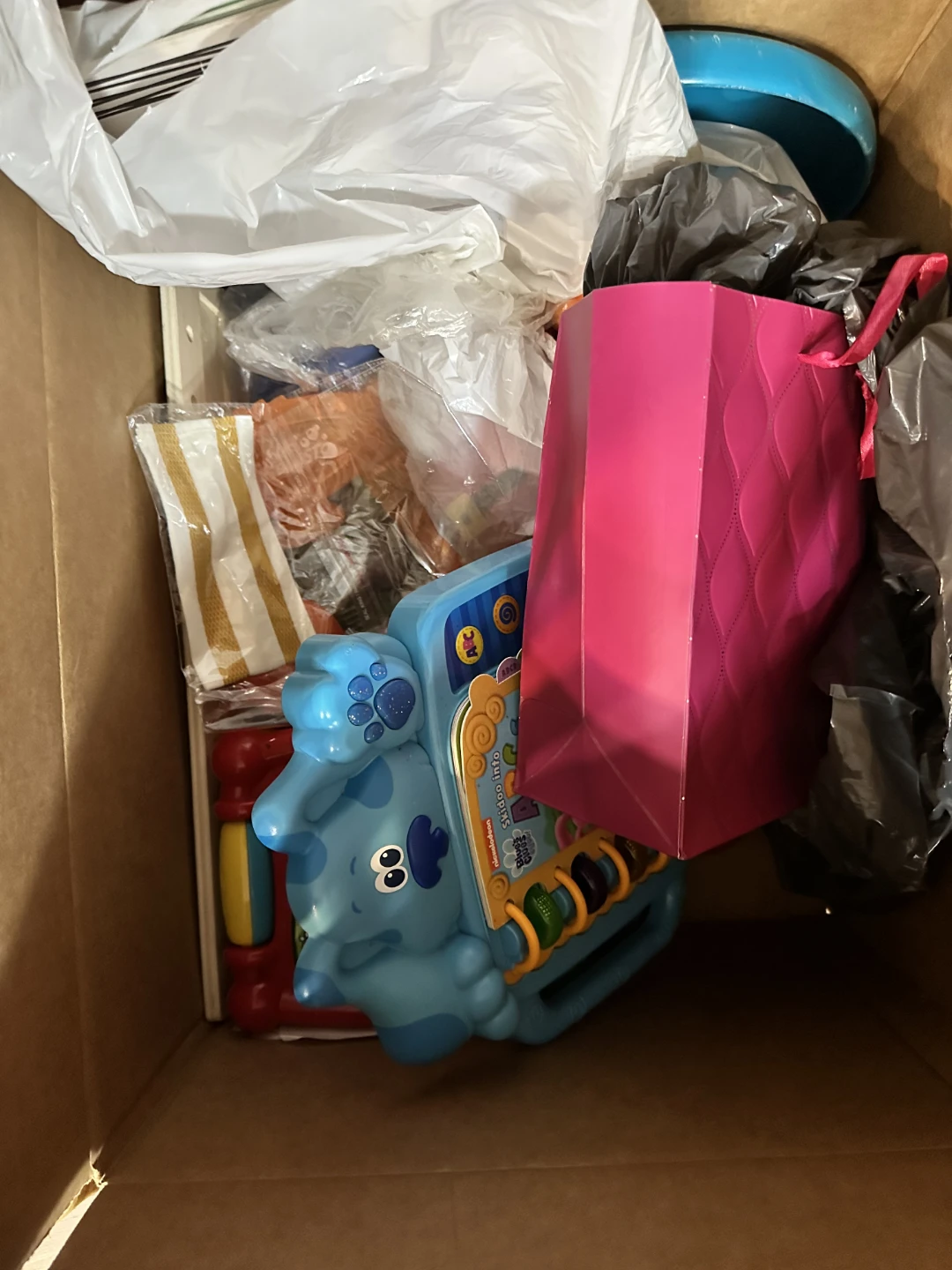 Garage sale at 8 silver maple ct, brampton - photo 3