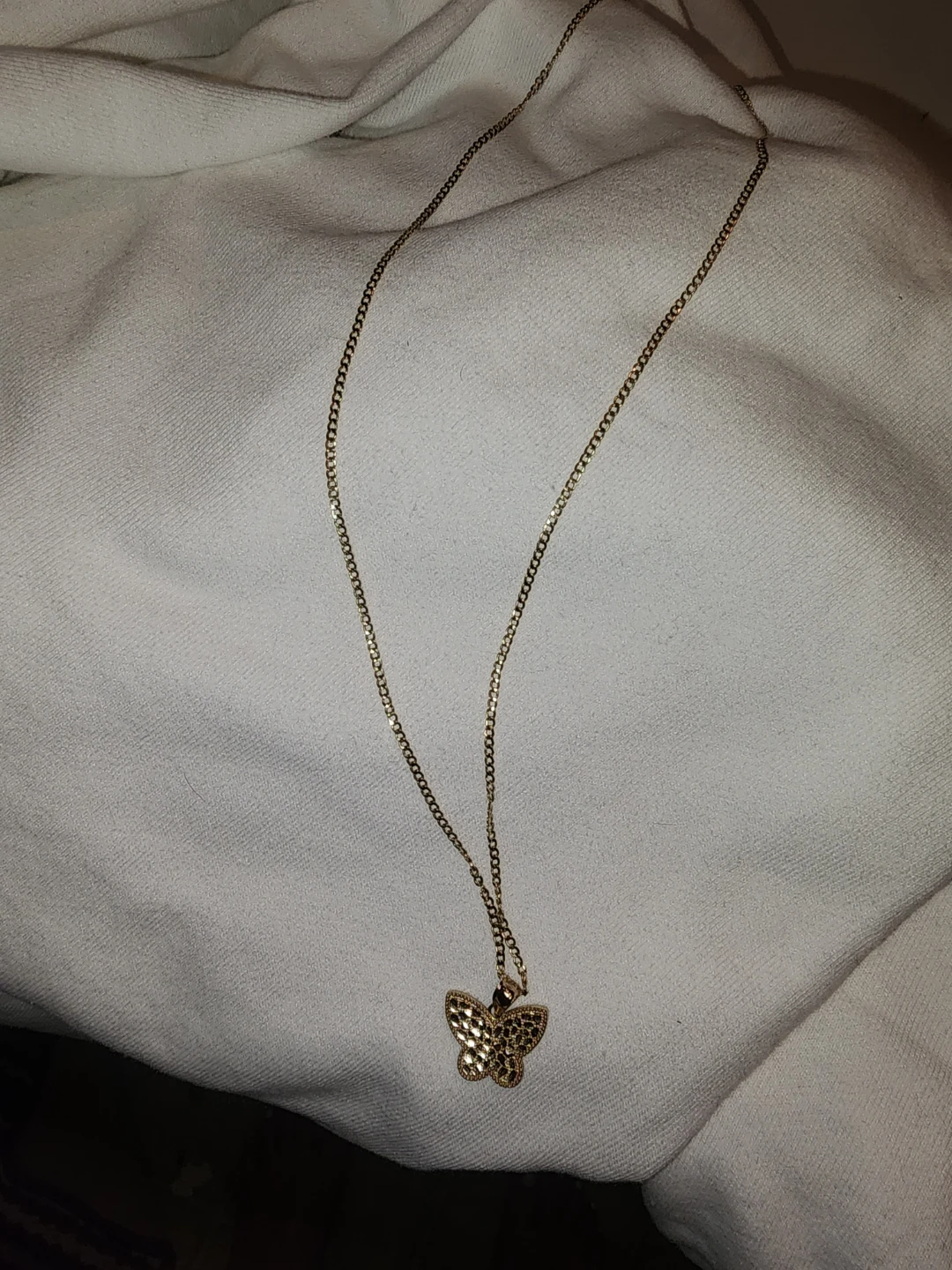Gold Butterfly Pendant & chain. - photo 2