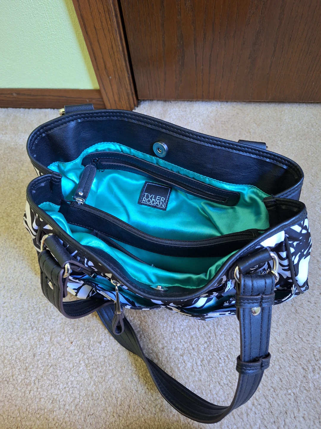 Tyler Rodan Black and White Purse - photo 2