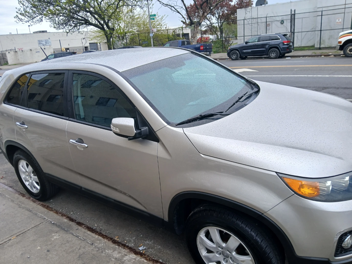 Kia Sorento Silver SUV - photo 3