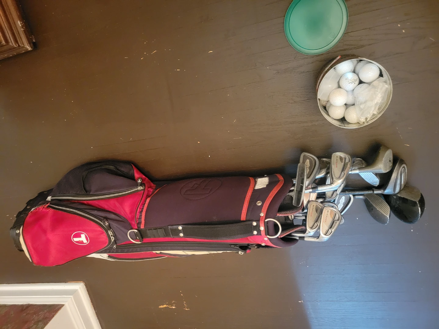 Top Flite Golf Bag with Assorted Clubs and Pinnacle Golf Balls