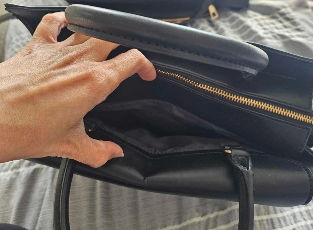 Guess Black Quilted Handbag - photo 3