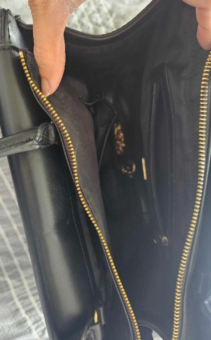 Guess Black Quilted Handbag - photo 4