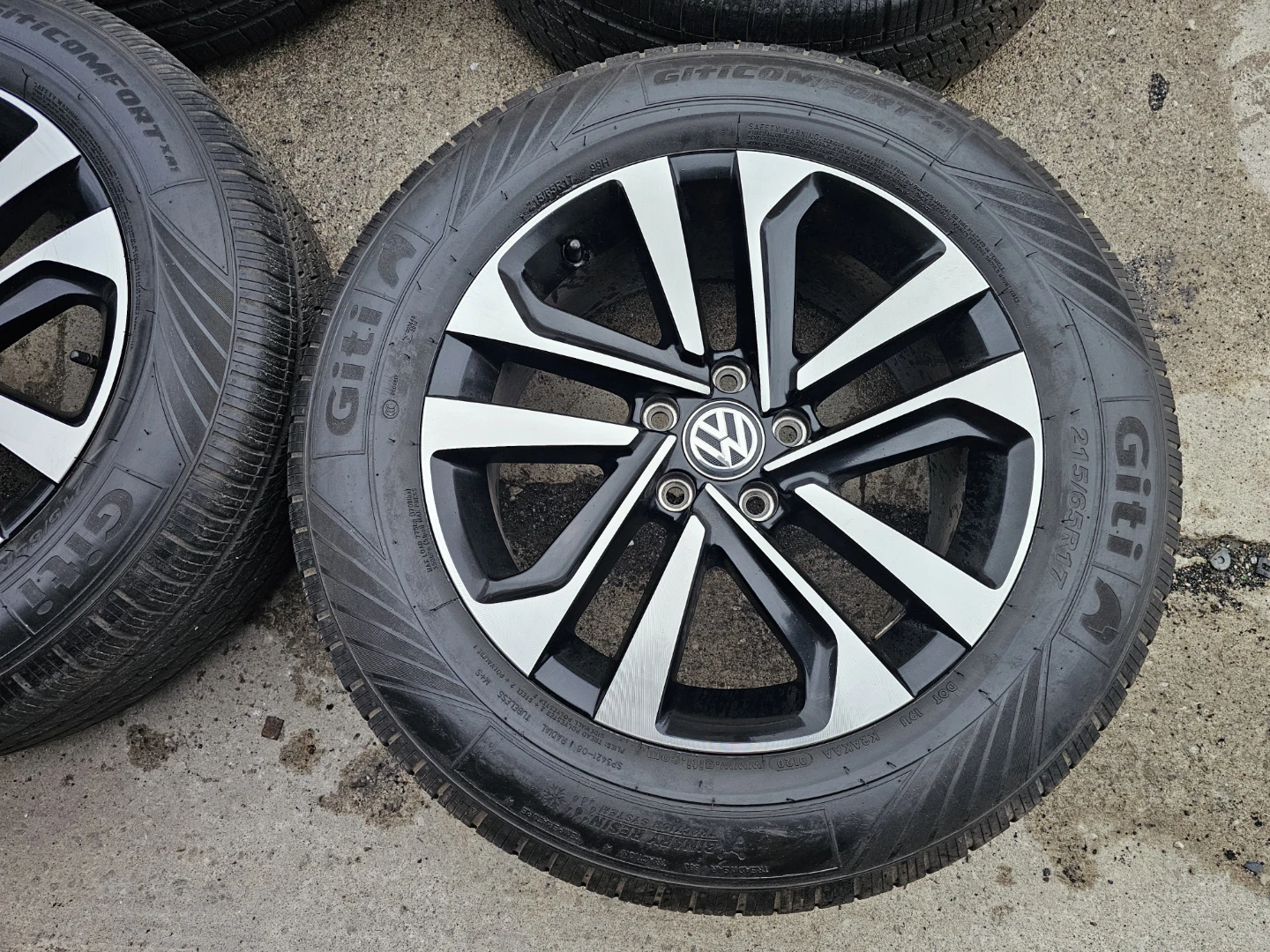 VOLKSWAGEN TIGUAN O.E.M RIMS AND ALL SEASON TIRES 215/65 R17 - photo 2
