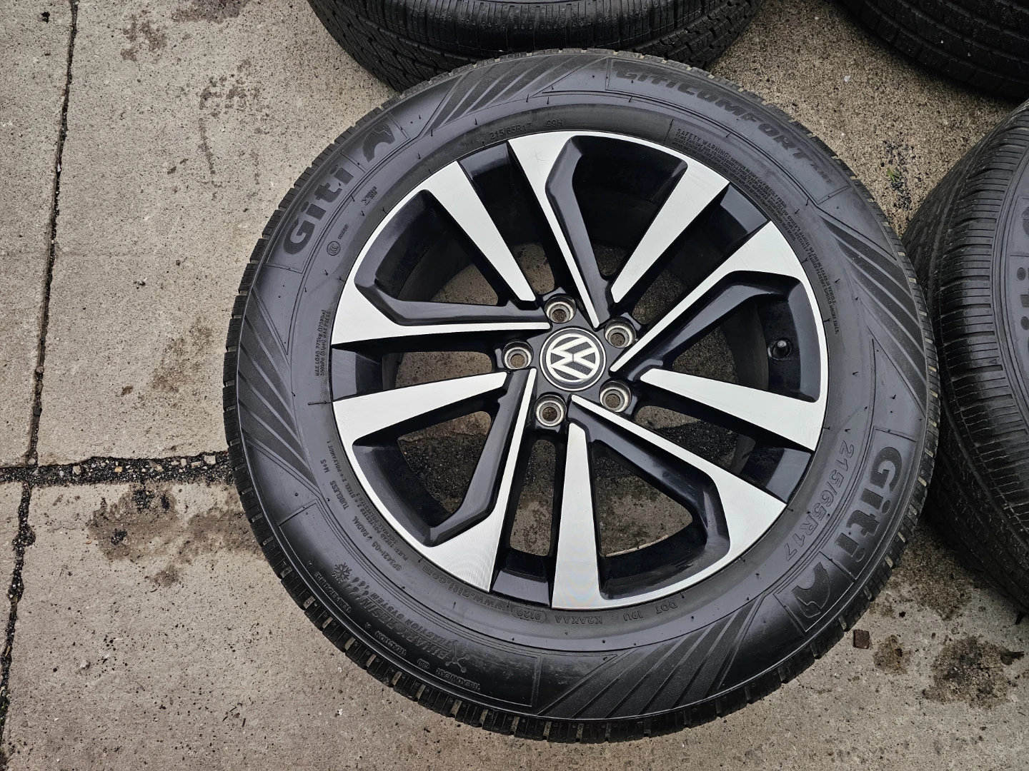 VOLKSWAGEN TIGUAN O.E.M RIMS AND ALL SEASON TIRES 215/65 R17 - photo 5