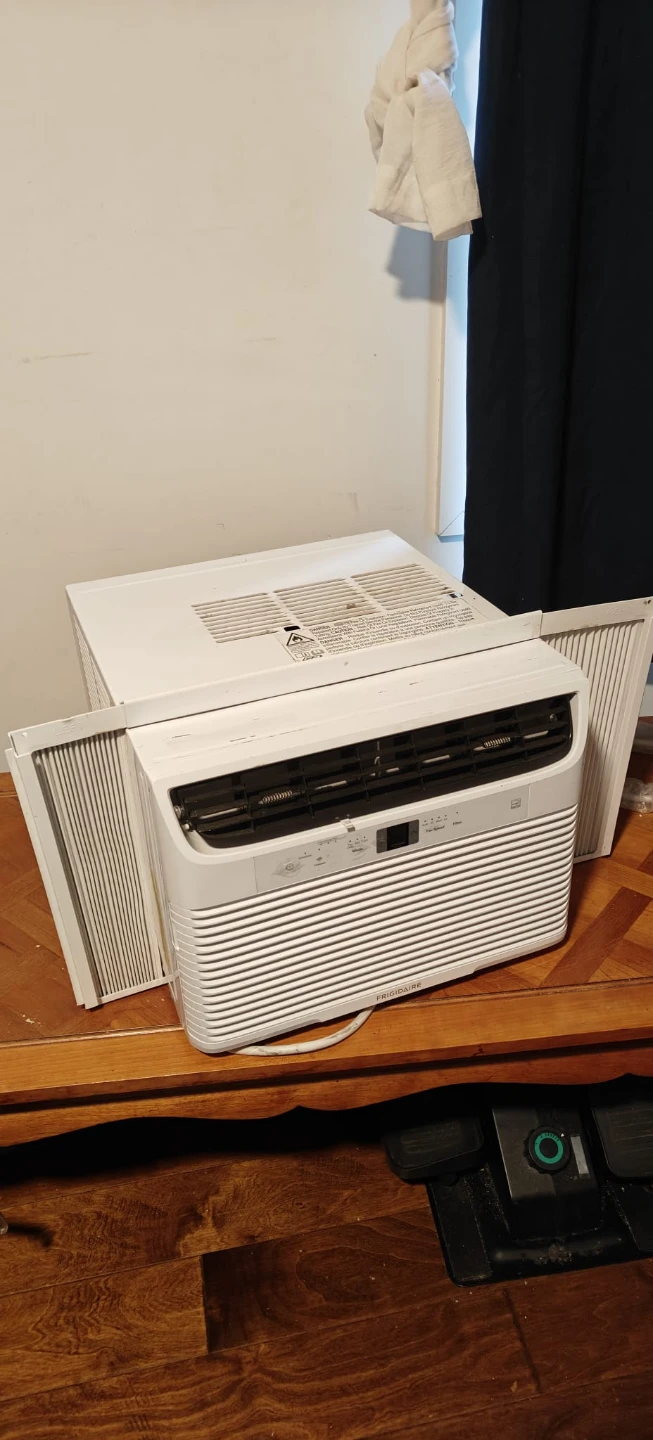 Frigidaire Window Air Conditioner - photo 3