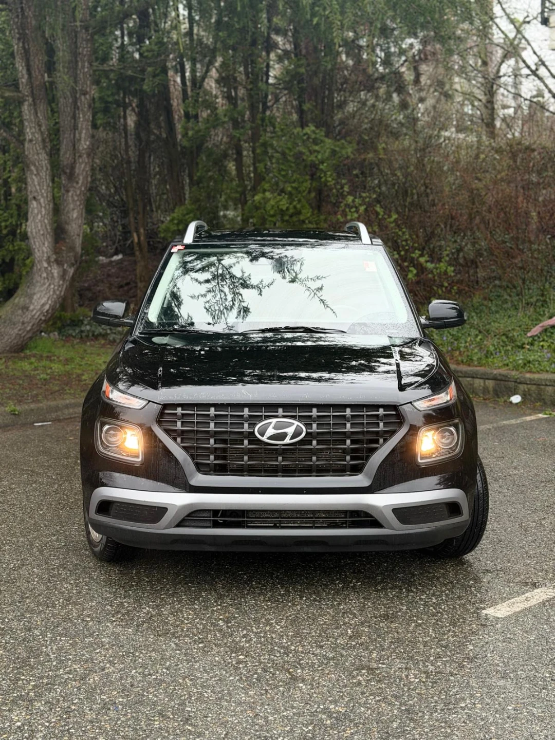 Black Hyundai Venue - photo 3