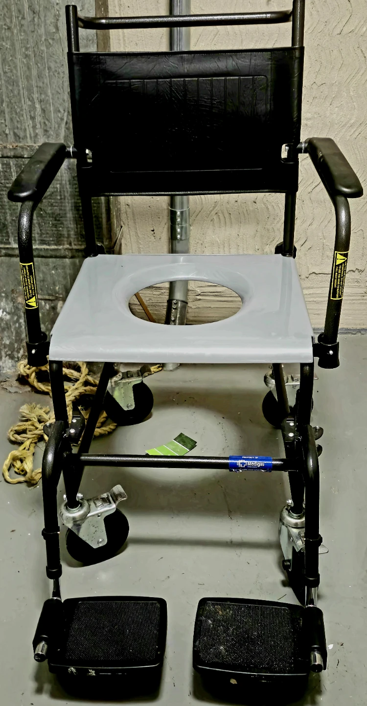 Medigas Commode Chair - photo 4