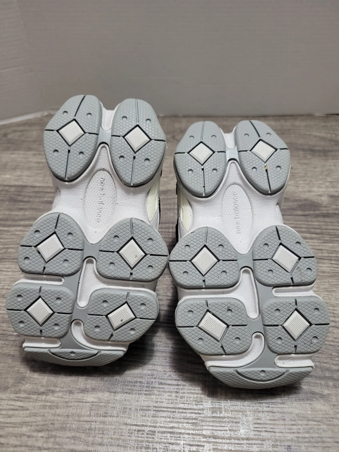New Balance 9060 Kids Sneakers Size 5 - photo 5
