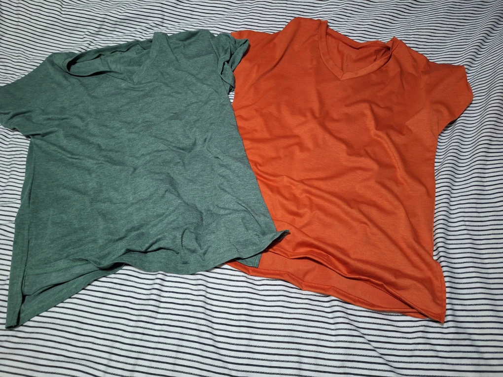 Bundle of two Size long T-shirts - Green and Orange