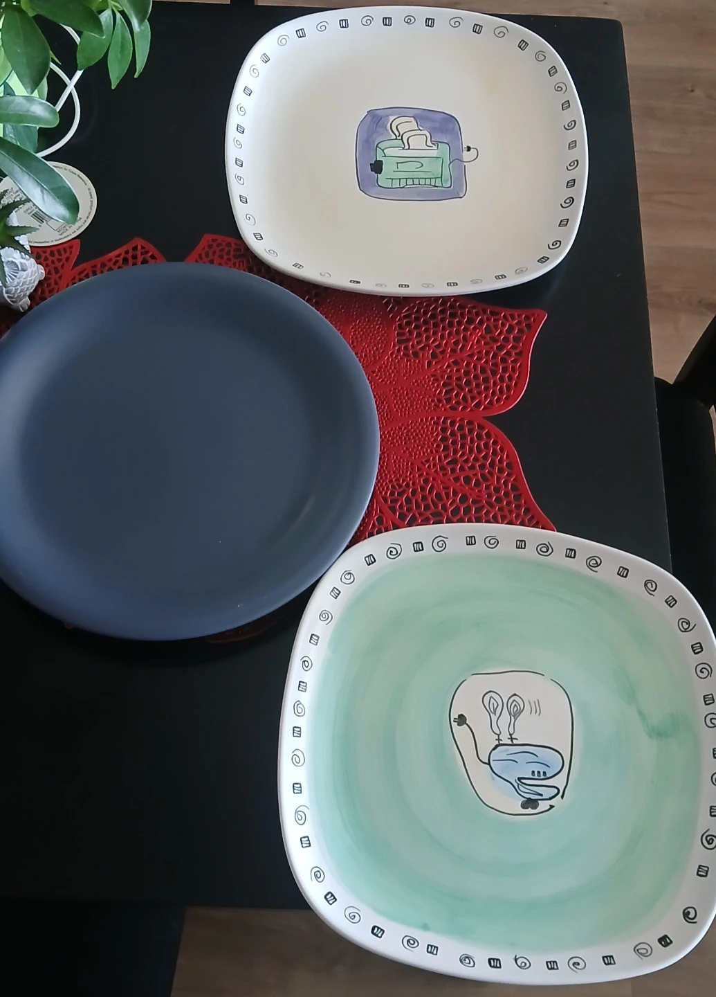 Hauseware Ceramic Plates (Set of 3)