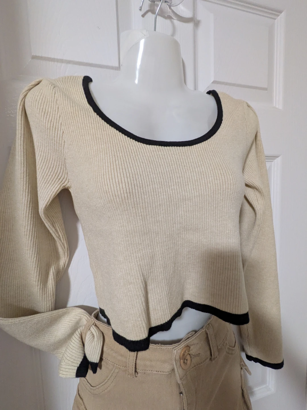 Ribbed Cream and Black Trim Long Sleeve Cropped Sweater - photo 4