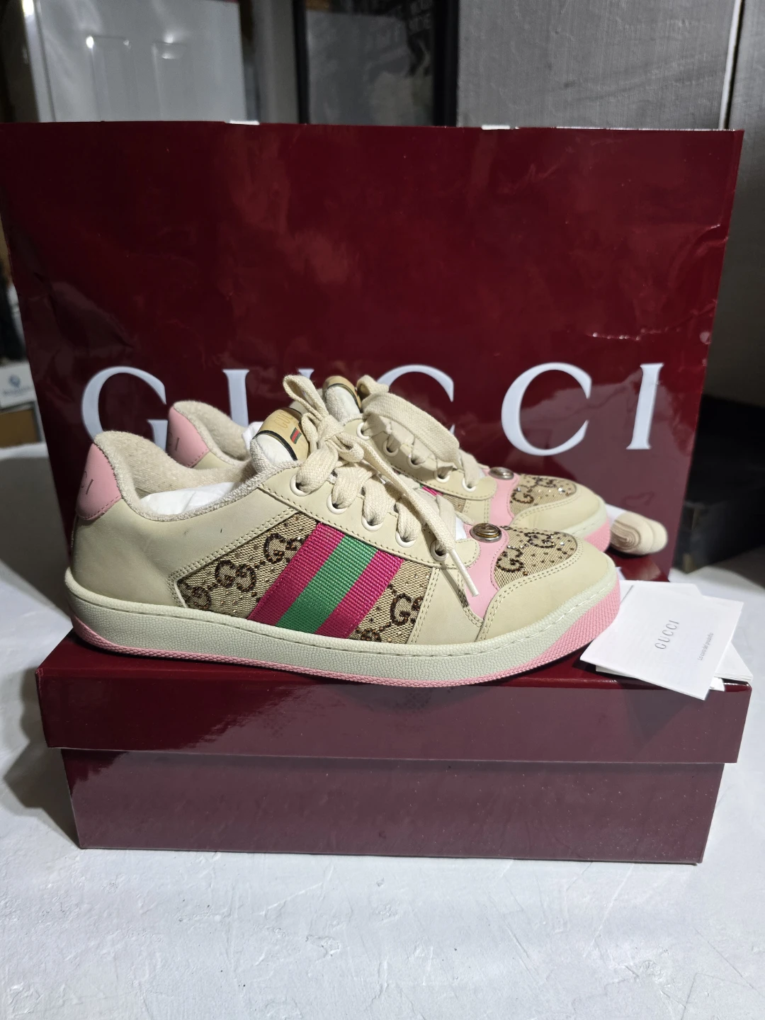 Gucci Women's Beige GG Canvas Low Top Sneakers - photo 2