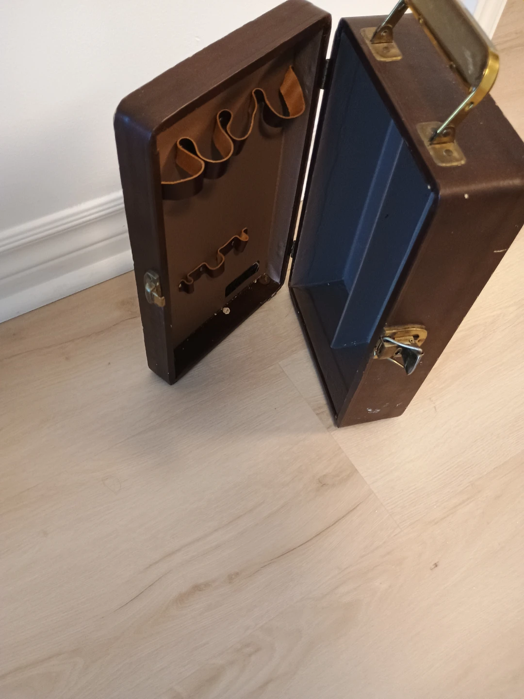 Brown Vintage Carrying Case - photo 4