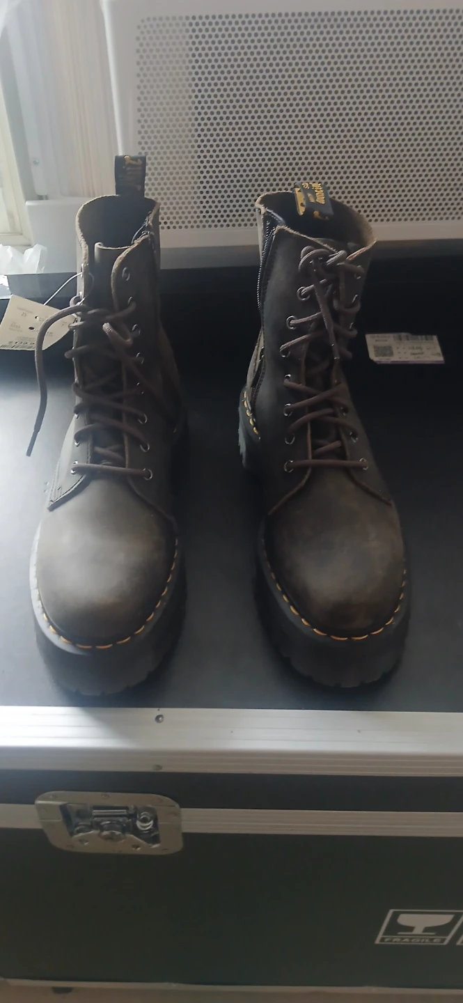 Dr. Martens 1460 Pascal boots