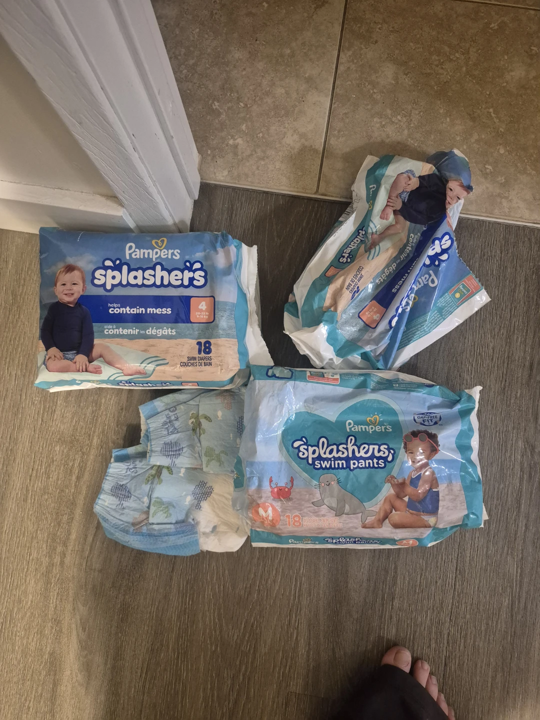 Pampers Splashers Swim Diapers - Size 4 & M (36 total)