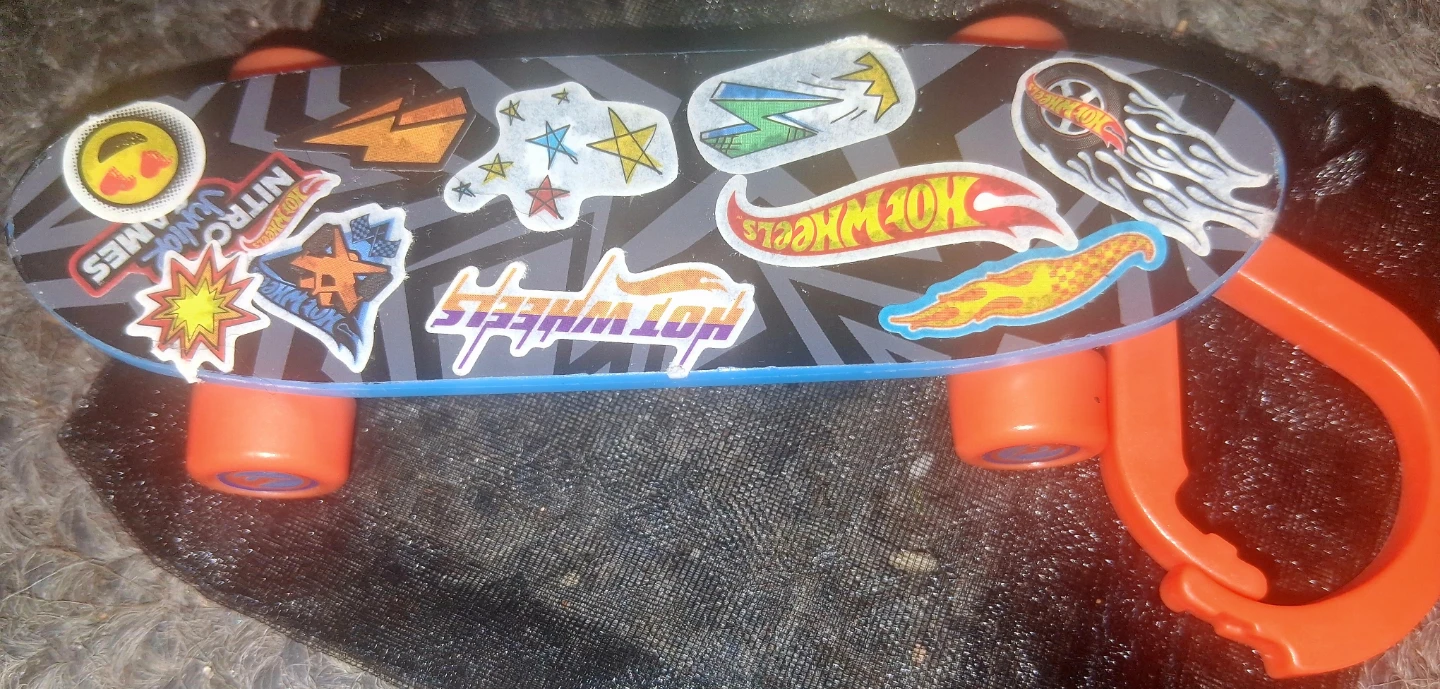 Hot Wheels Mini Skateboard Keychain
