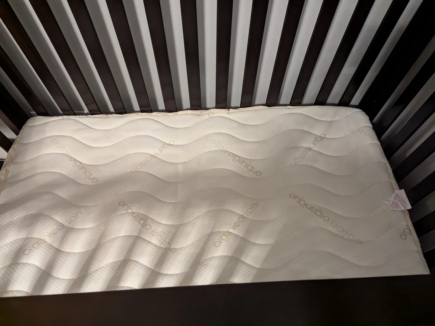 Brand new Italian made crib with organic cotton mattress - photo 2