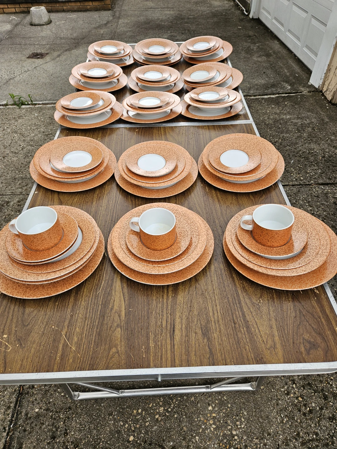 Beautiful 90 pieces fine china dinnerware set
