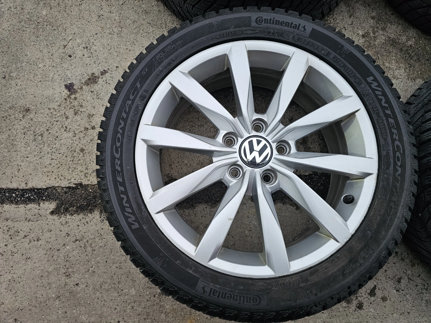VOLKSWAGEN GOLF (MK7) WINTER TIRES ON O.E.M RIMS 225/45 R17 - photo 3