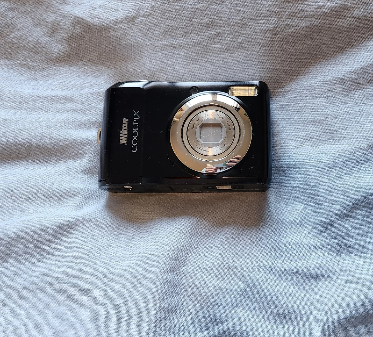 Nikon COOLPIX L20 Digital Camera