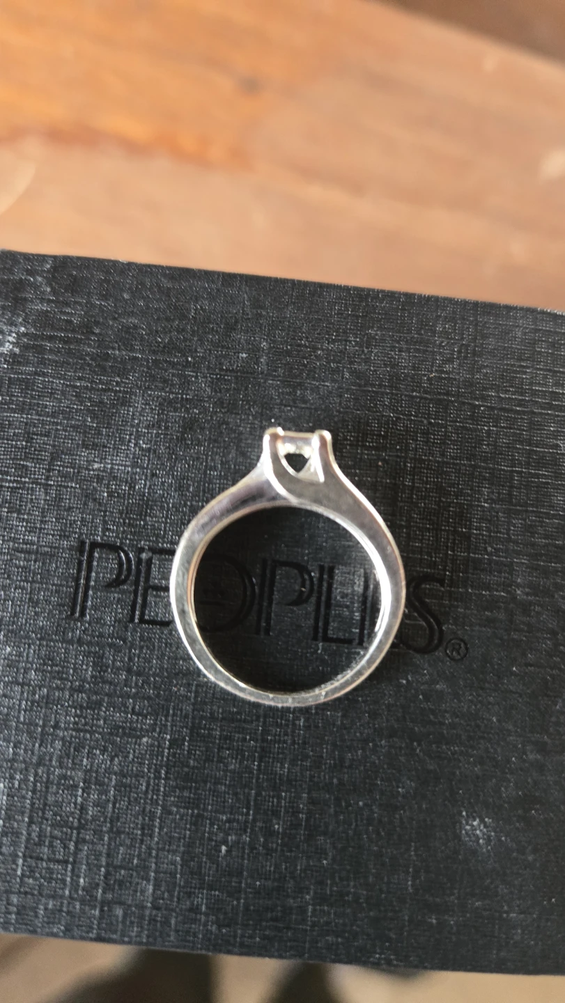 Peoples Diamond Engagement Ring 🌳