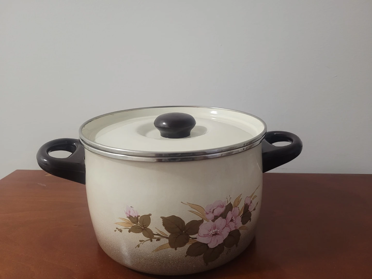 Vintage Enamelware Pot and Pan Set - photo 2
