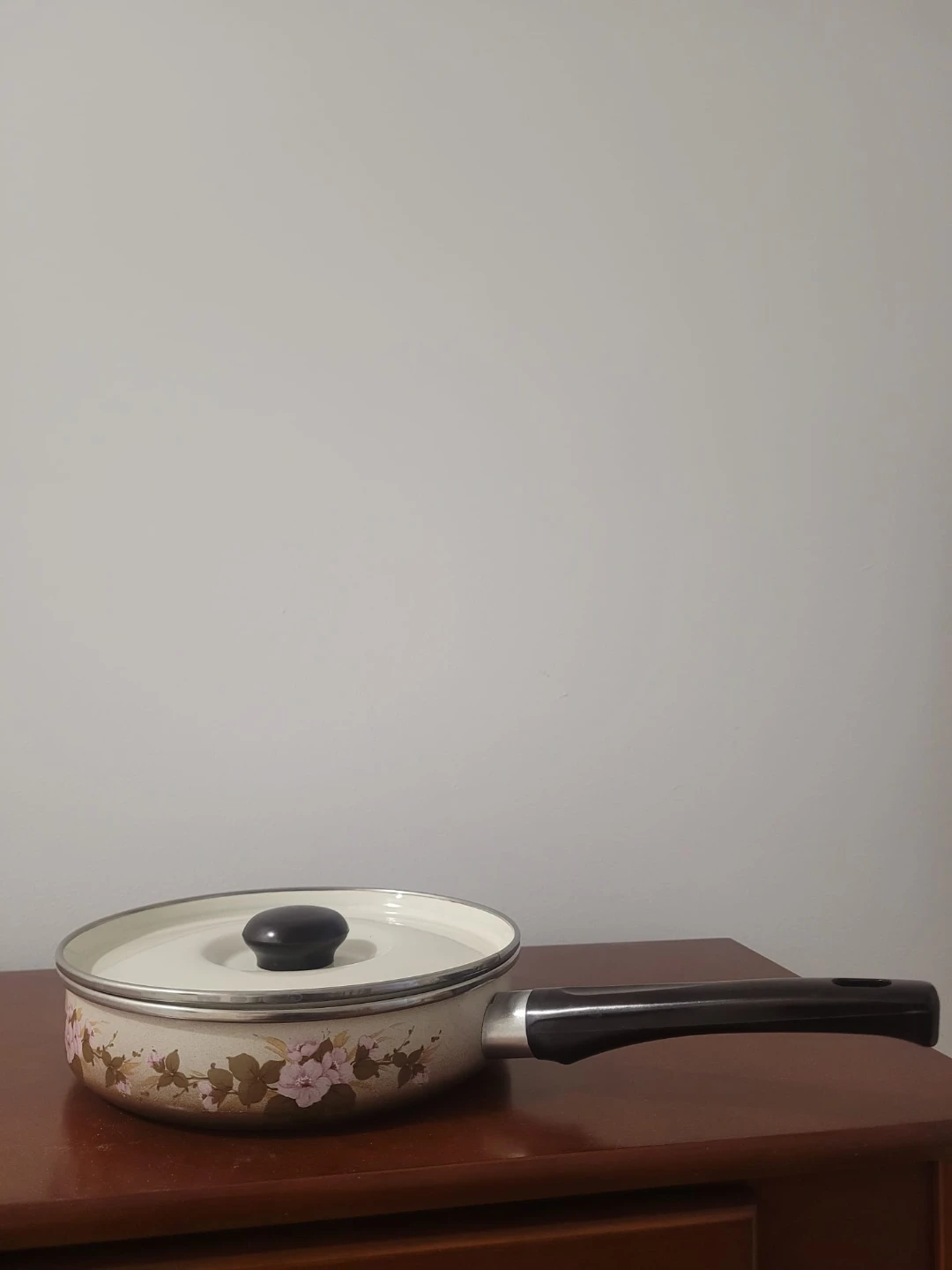Vintage Enamelware Pot and Pan Set - photo 4