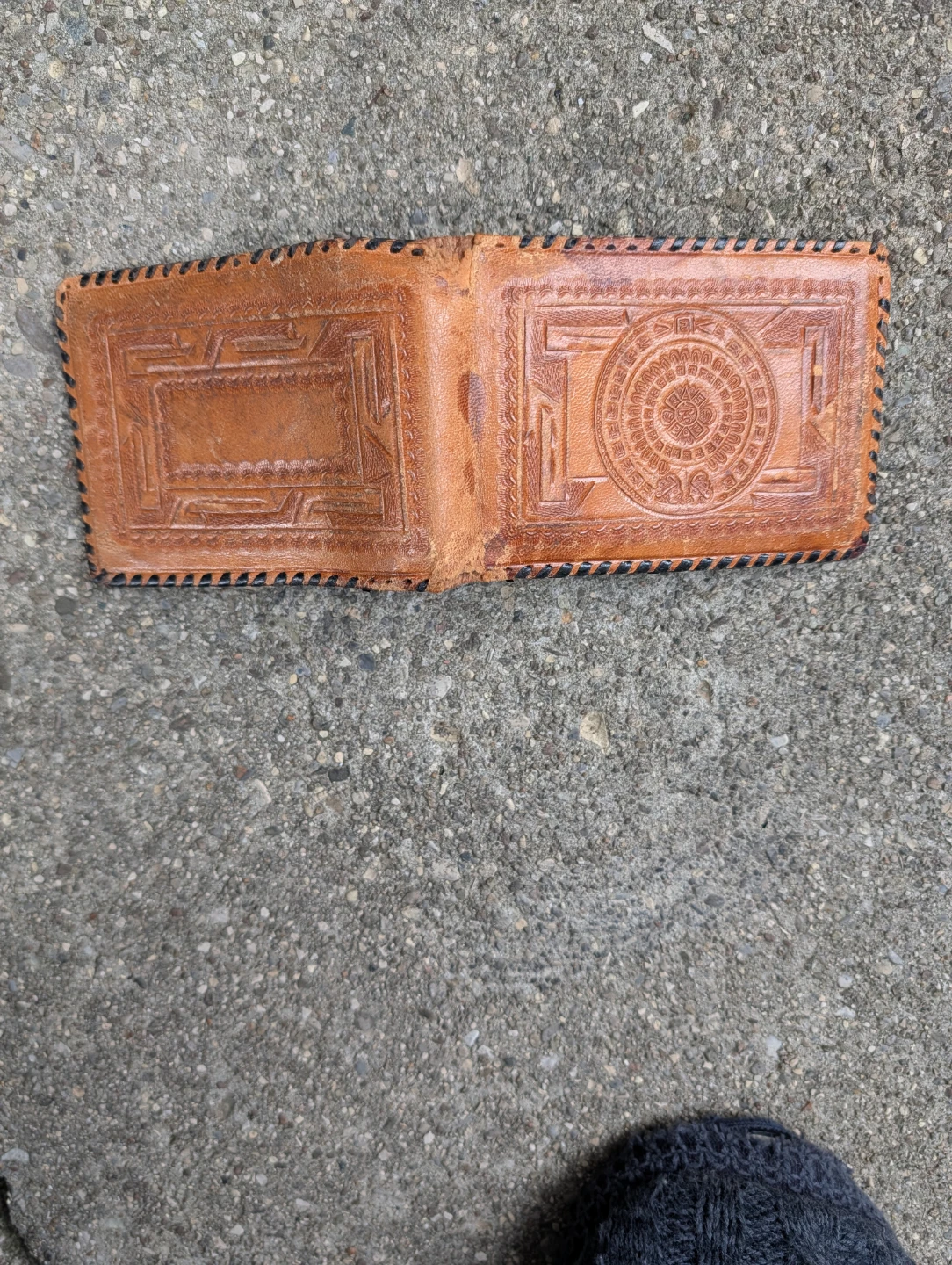 Vintage Tooled Leather Bifold Wallet - photo 4