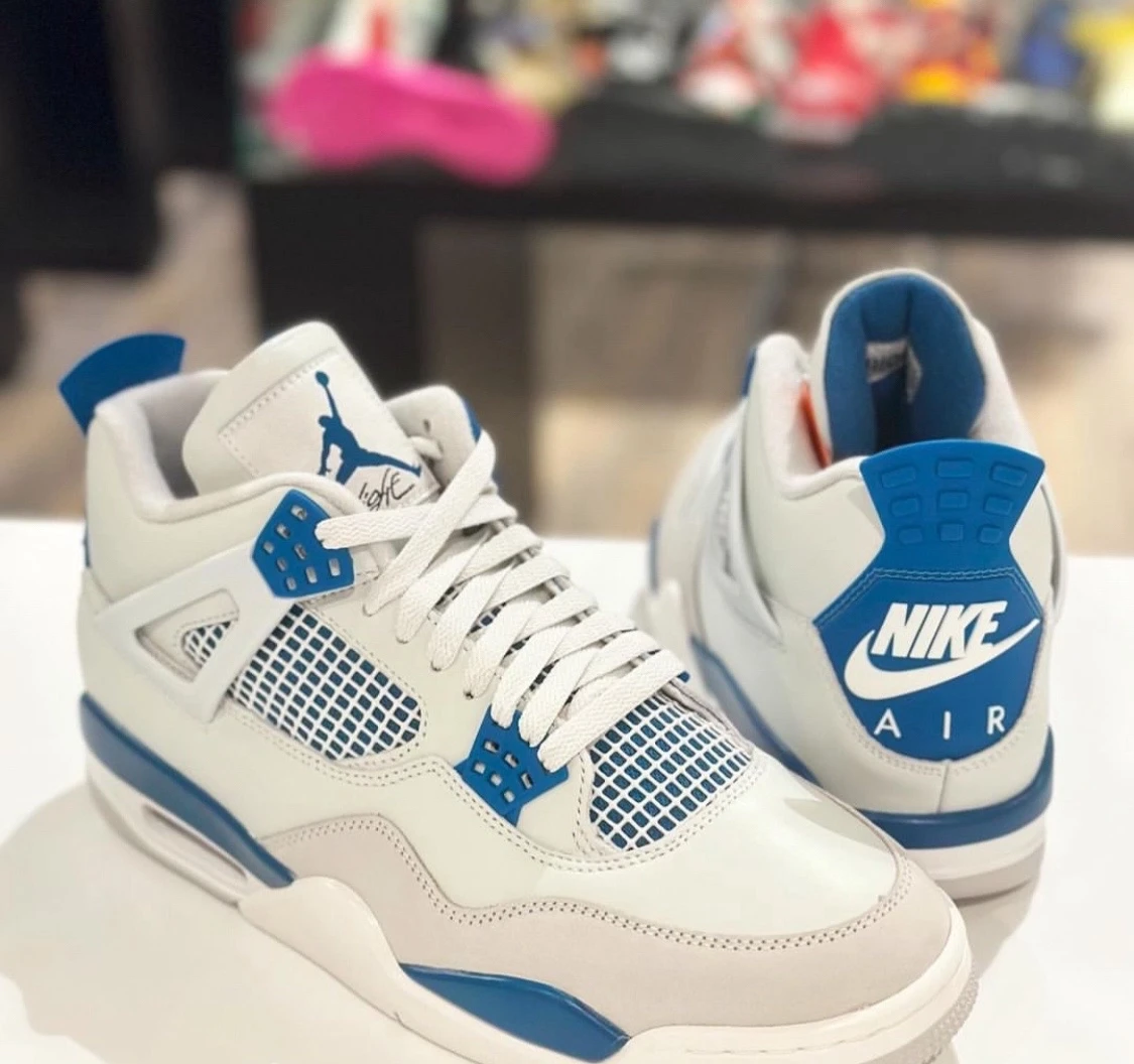 Air Jordan 4 Retro