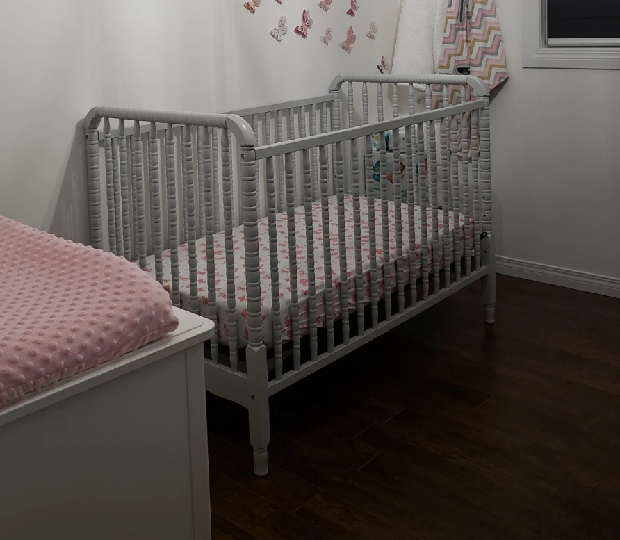 The DaVinci Jenny Lind Convertible Crib