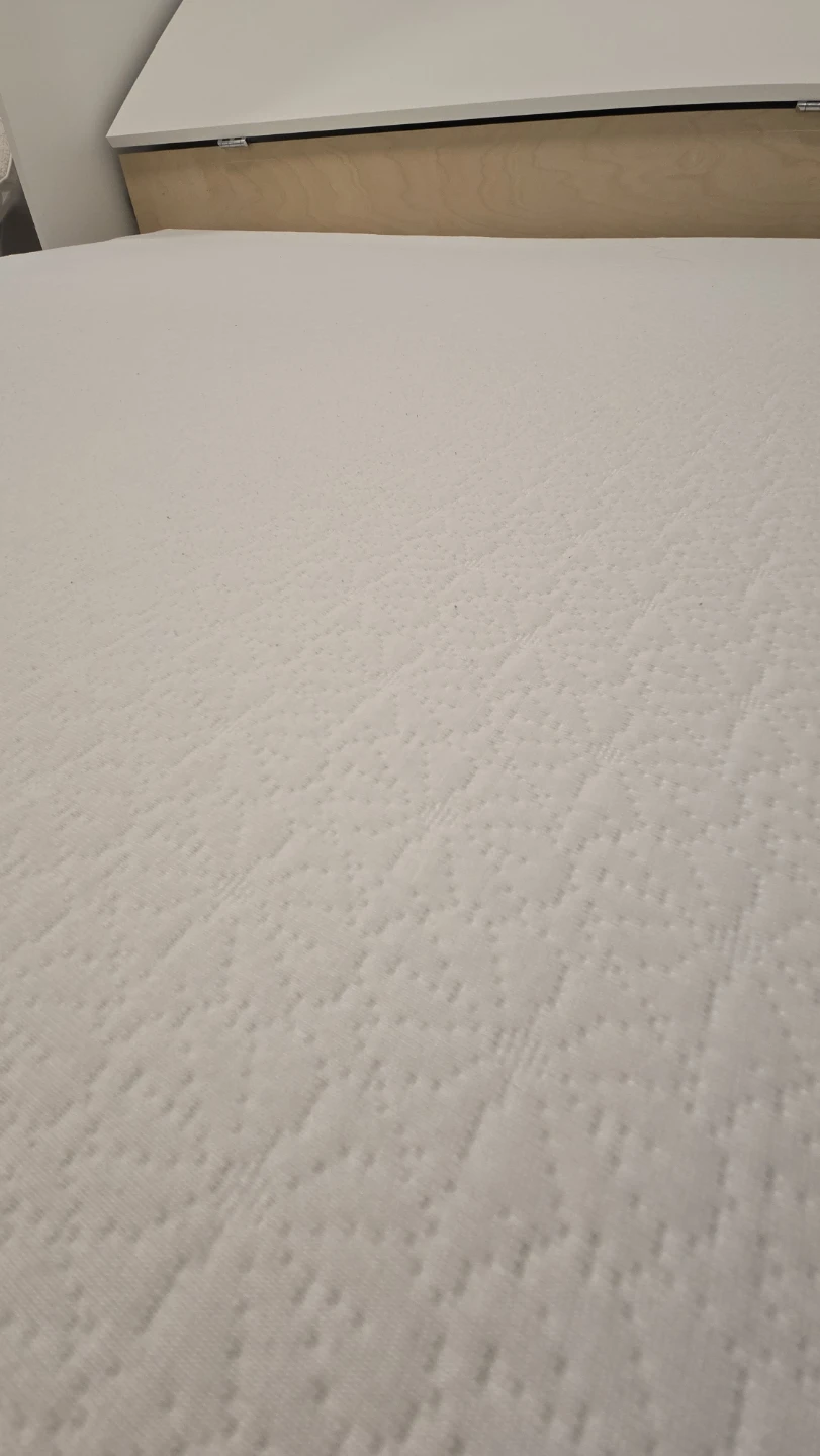 Queen Mattress - Zinus ActivFresh Memory Foam + two pillows - photo 4