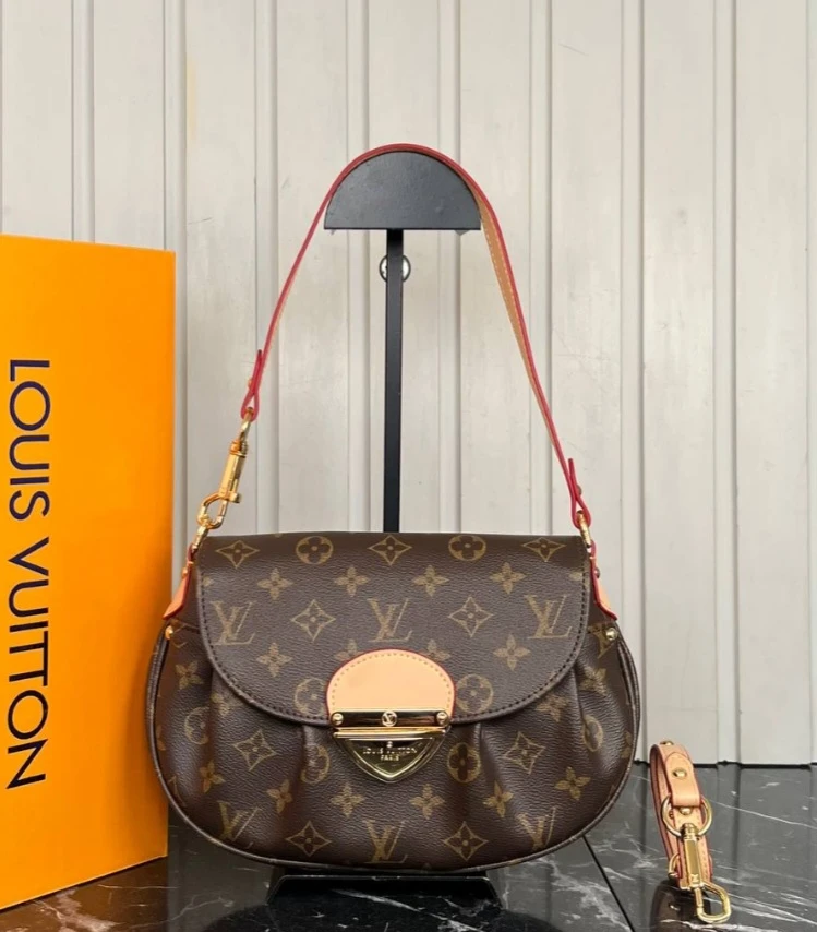 Louis Vuitton Monogram Shoulder Bag - photo 2