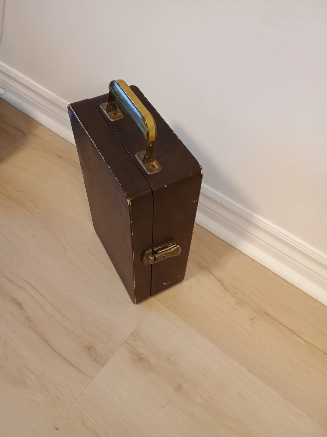 Brown Vintage Carrying Case - photo 3