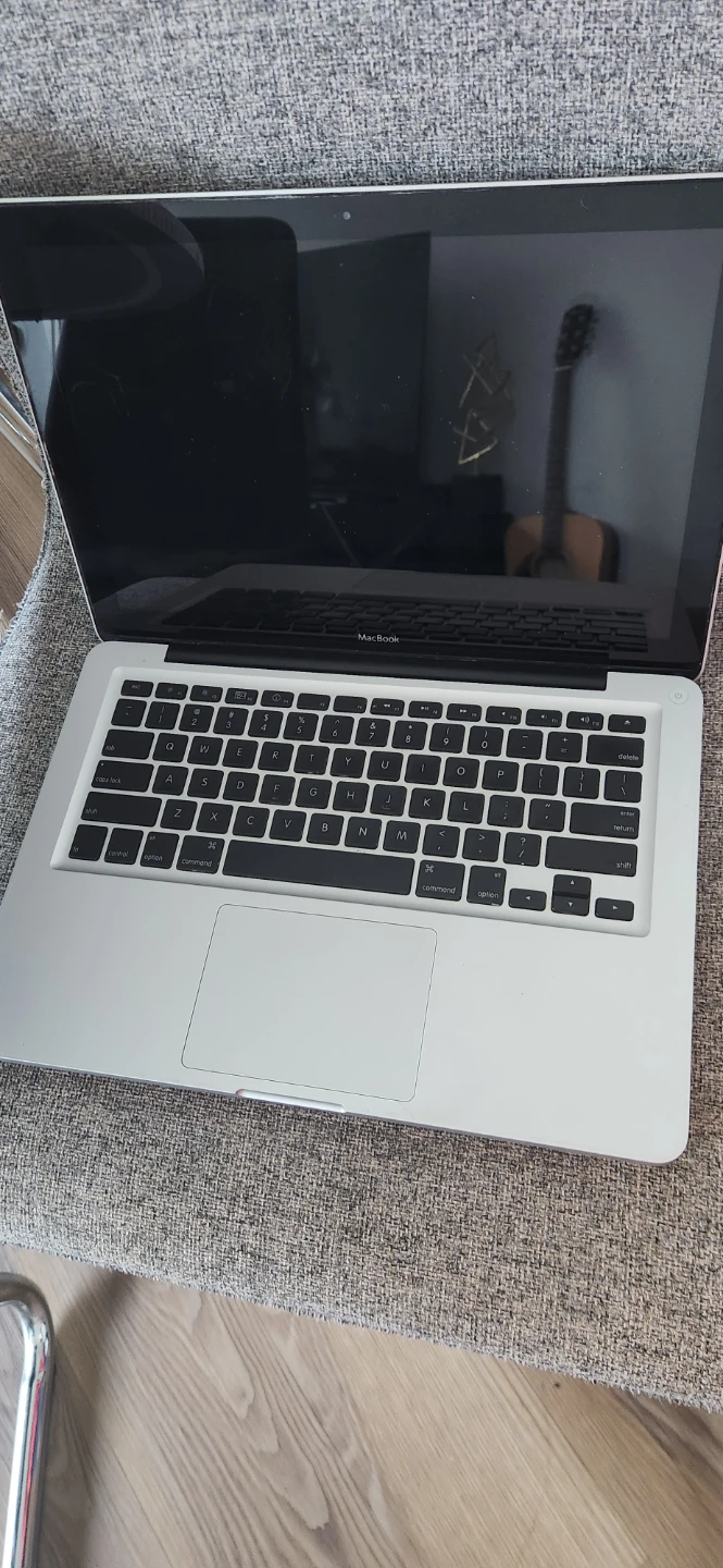 Apple MacBook Pro Laptop - photo 2