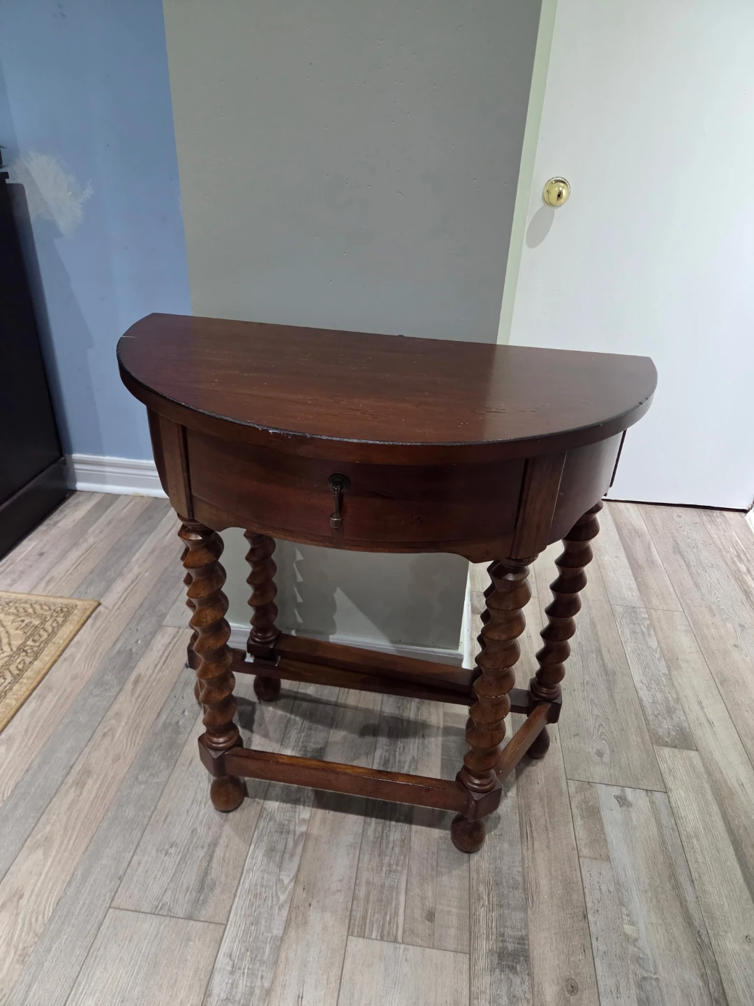 Wooden extendable wall table
